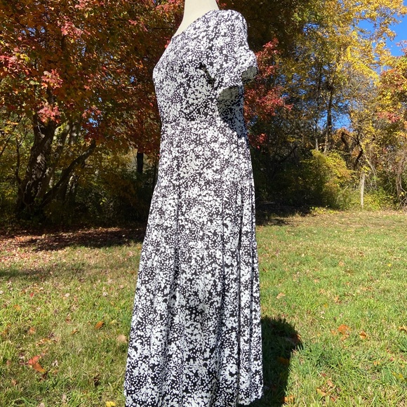 B&W Maxi Dress - Picture 3 of 6